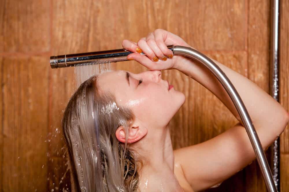 Como deixar o cabelo liso mais hidratado e bonito por mais tempo