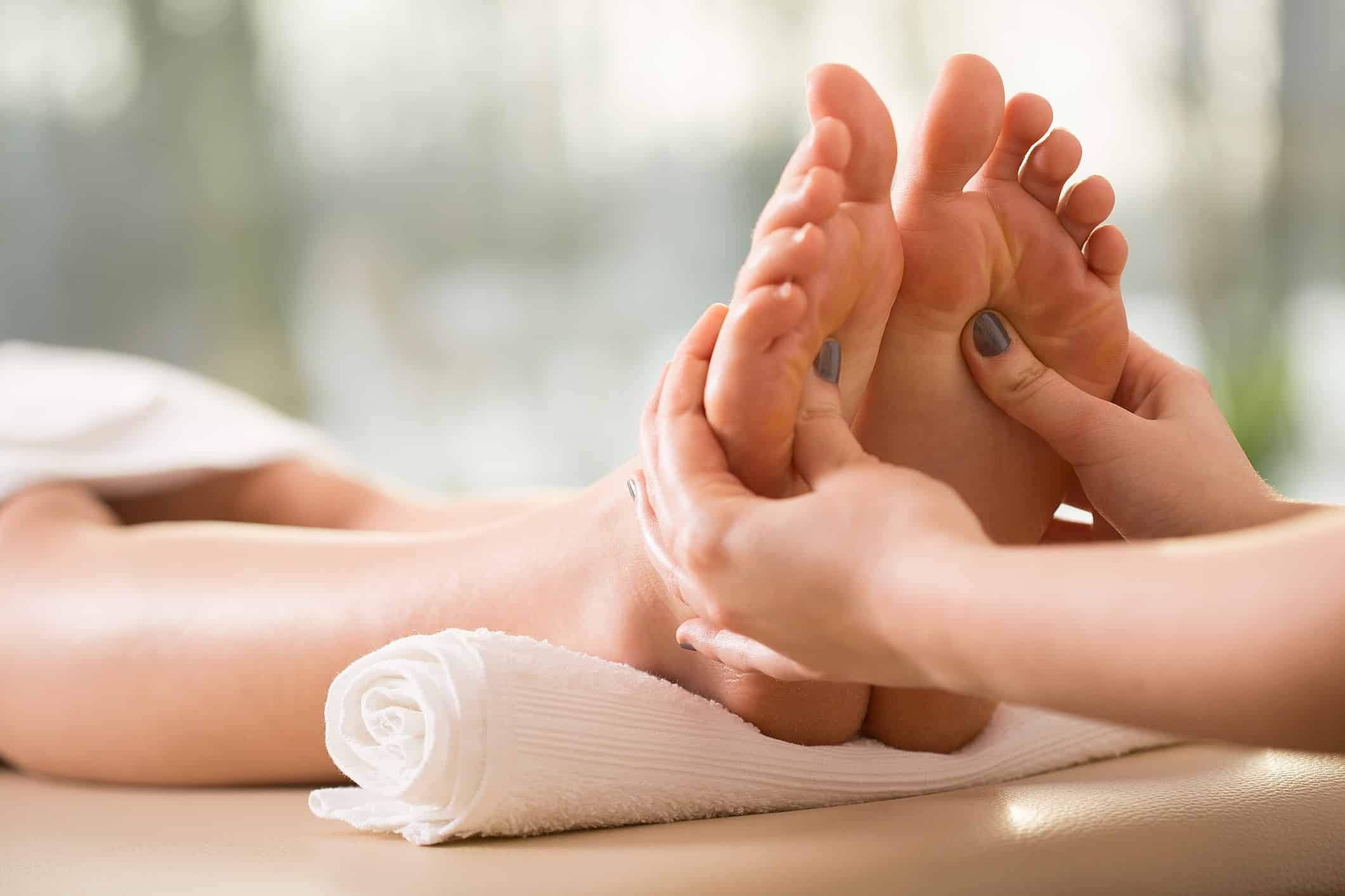 8 dicas de ouro para fazer uma massagem relaxante nos pés - Soft Hair